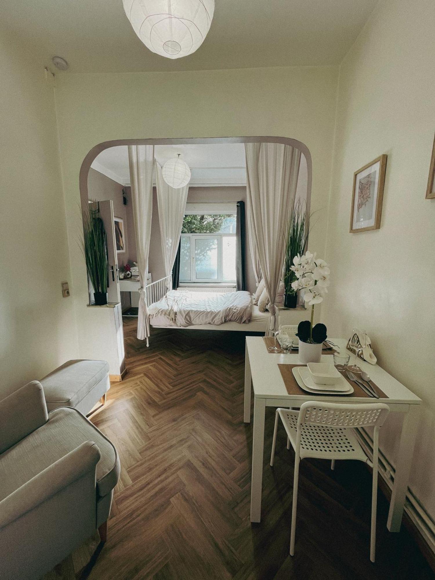 Ideal For Exploring Brussels, Close To Midi Station And Main Attractions Bruselas